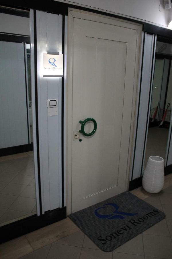 נאפולי Sonevi Rooms מראה חיצוני תמונה